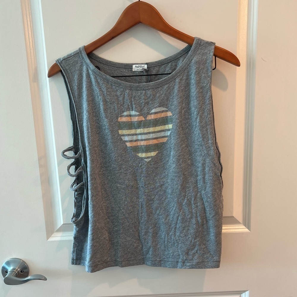 NWT Hello Nite Gray Cut Out Sleeveless Heart
Graphic Tank Size S